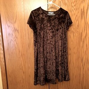 Short-sleeved velvety velour swing dress